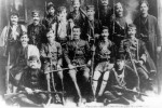 Ο καπετάν Λάκης με το σώμα του.
